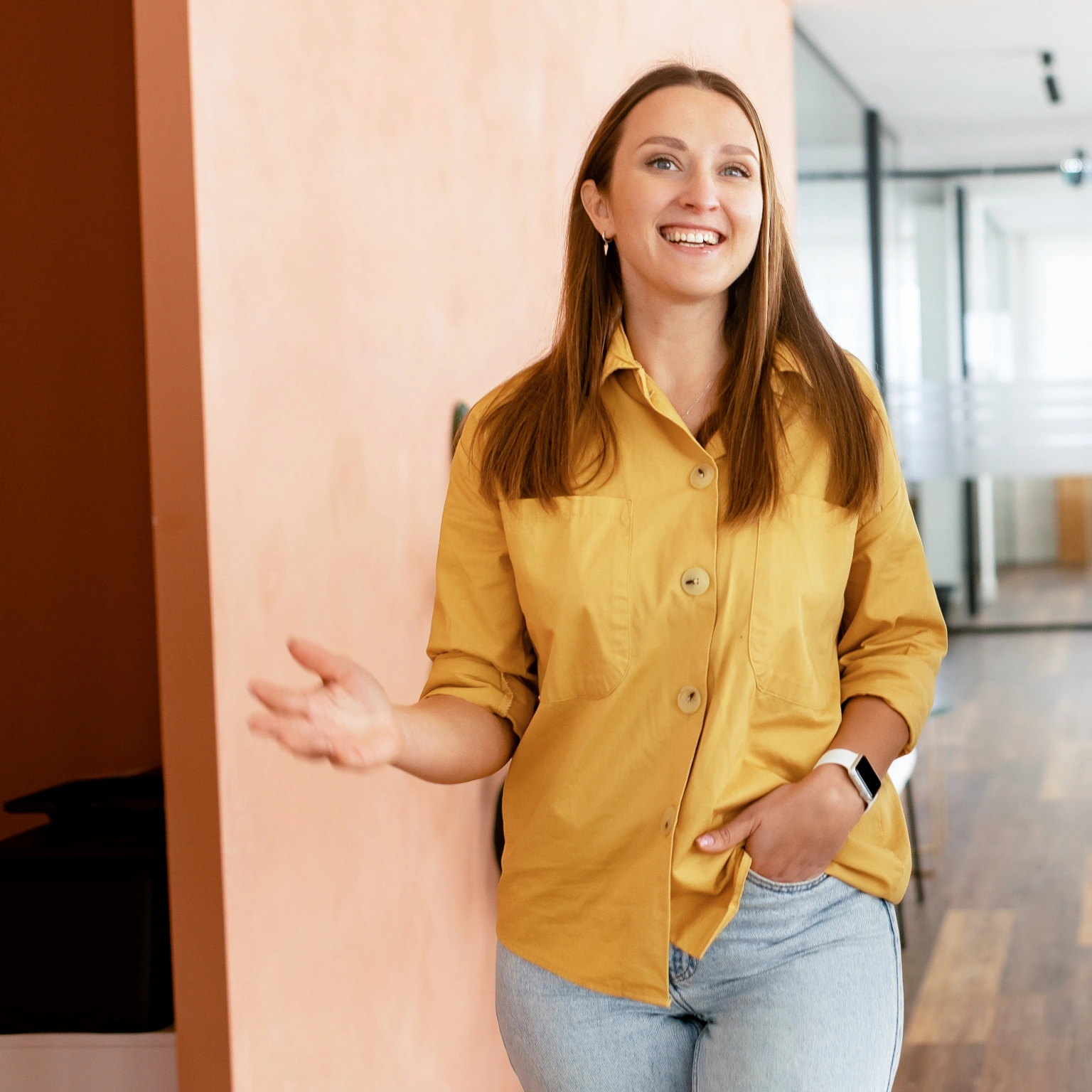 Enthusiastic woman speaking in the workplace.